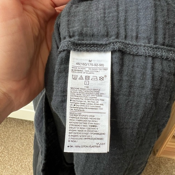 Never worn GAP black midi Sleeveless smocked Dress medium - Picture 6 of 10